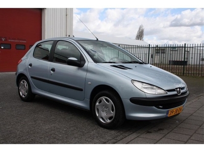 Peugeot 206 1.4 XR 5 Deurs (bj 2002)