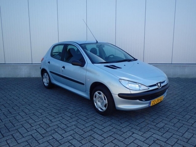 Peugeot 206 1.4 XR 5 DEURS BWJ 2002