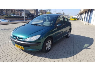 Peugeot 206 1.4 XT Automaat Airco Bj 2000