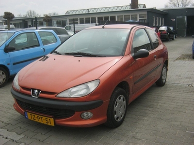 Peugeot 206 1.4 XT leuke auto voor weinig (bj 1998)