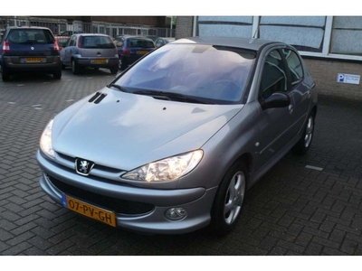 Peugeot 206 1.6-16V Griffe (bj 2005)