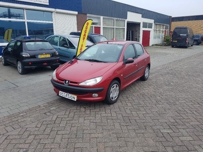 Peugeot 206 1.6-16V XT (bj 2002)