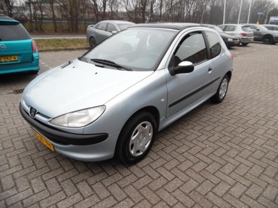 Peugeot 206 1.6-16V XT Glazen Panoramadak