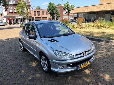 Peugeot 206 1.6 i quicksilver (2005)