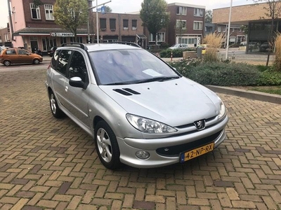 Peugeot 206 1.6 xs jbl (2004)