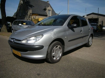 Peugeot 206 1.9 XTD 5 DEURS !!!! (bj 2000)