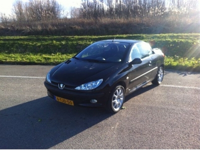 Peugeot 206 CC 1.6 16V Airco zwart 2002 zeer netjes nwe APK