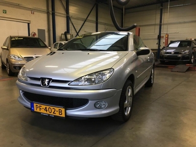 Peugeot 206 CC 1.6-16V bj 2004 . AIRCO