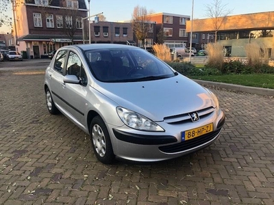 Peugeot 307 1.6 GERESERVEERD (2001)