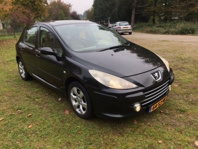 Peugeot 307 GERESERVEERD (bj 2006, automaat)