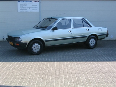 Peugeot 505 Break 2.5 SRD TURBO (bj 1982) Zeer nette auto!!