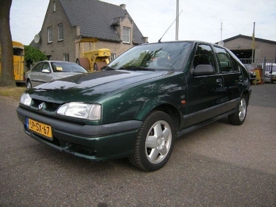 Renault 19 1.7 Latitude 5 deurs, AUTOMAAT