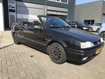 Renault 19 1.8 Cabriolet RUILEN MET KLEINE 4X4 (1993)