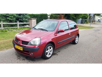 RENAULT Clio 1.2 16V Met stuurbekr Apk BJ:2003