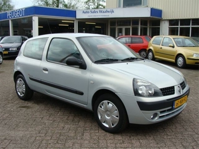 Renault Clio 1.2 authentique comfort (bj 2003)