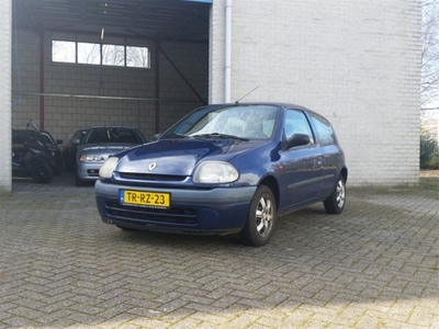 Renault Clio 1.2 RN (bj 1998)