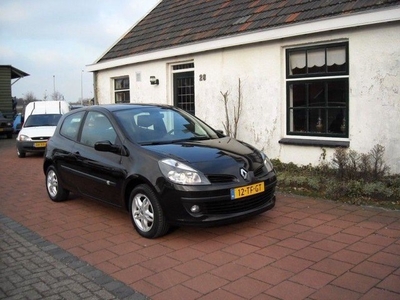 Renault Clio 1.4 16V 100; 3-drs Pan.dak, D.luxe, AIRCO