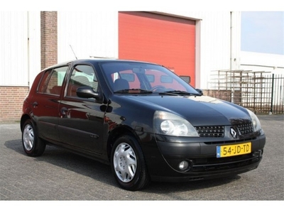 Renault Clio 1.4 16v privilege Airco (bj 2002)