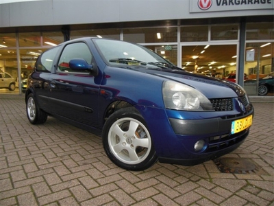 Renault Clio 1.4-16V Privilège Automaat (bj 2002)