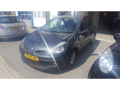 Renault Clio 1.5 dCi Privilège bj:2006 airco,cruise