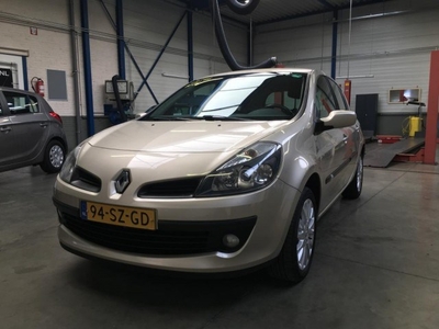 Renault Clio 1.6-16V Dynamique Luxe . AIRCO / XENON / LMV /