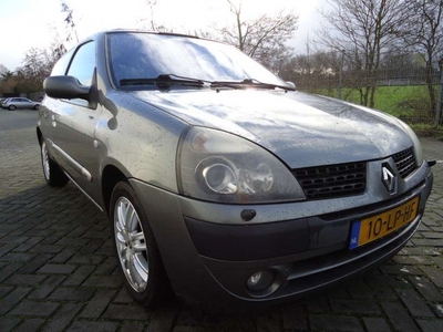 Renault Clio 1.6-16V Initiale LEDER,SCHUIFDAK,( BJ 2003 ) !