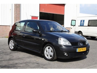 Renault Clio 1.6 16v privilege luxe (bj 2004)