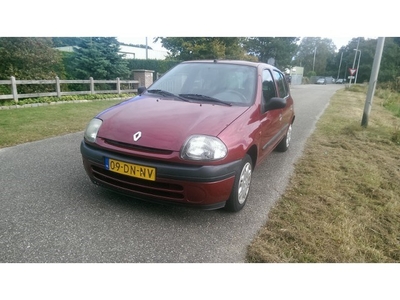 Renault Clio Oasis 1.2 bj:1999 5-deurs Nette auto