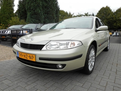 Renault Laguna 1.8 16V nieuwst 111dkm met nap (bj 2002)