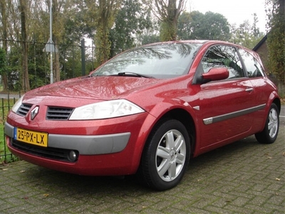 Renault Mégane 1.4-16V AIRCO/NAVI (bj 2004)