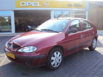 Renault Mégane 1.6-16V Authentique (bj 2001)