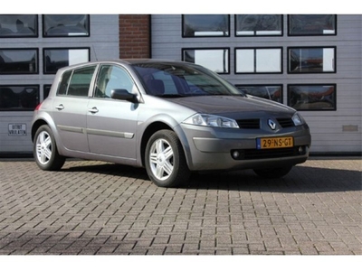 Renault Megane 1.6-16V Dynamique Luxe (bj 2004)