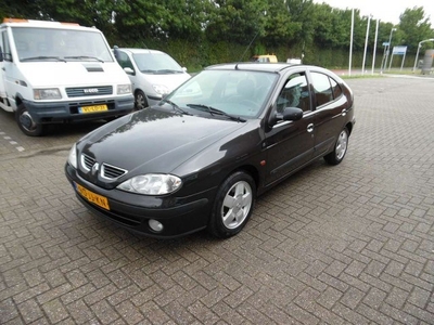 Renault Mégane 1.6-16V Dynamique zeer luxe uitvoering