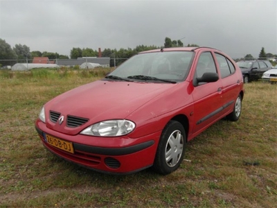 Renault Megane 1.9 D RN 5 deurs (bj 1999)