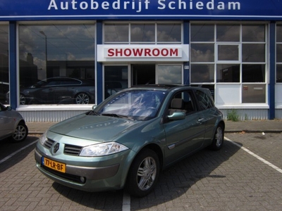 Renault Mégane 2.0-16V PRIVILÈGE LUXE (bj 2003)