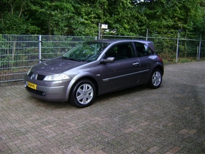 Renault Mégane 2.0-16V Priv.Luxe (bj 2003)