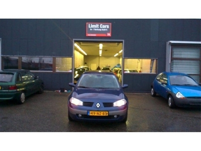 Renault Megane grand tour 2.0 16v business line (bj 2004)