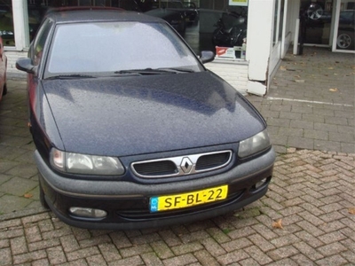 Renault Safrane 2.5 RXT (bj 1997)