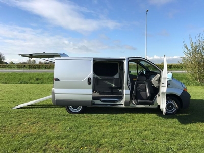 Renault Trafic 2.5 dci automaat rolstoelbus (2006)