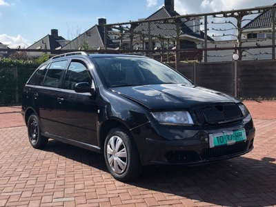 Skoda Fabia Combi 1.4-16V Spirit+ LICHTE VOORSCHADE