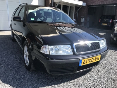 Skoda Octavia Combi 1.6 Démarrage (2007)