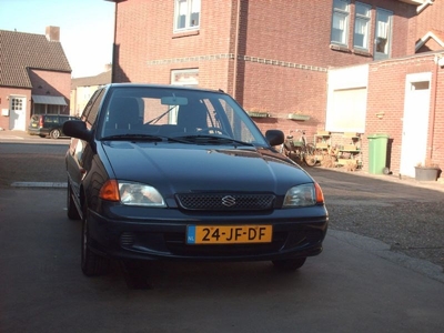 Suzuki Swift 1.3 summum aut (2002)