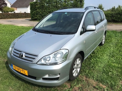 Toyota Avensis Verso 2.0d4-d executive 7persoons (2005)