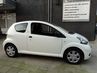 Toyota Aygo 1.0 12V 3DR COOL met Carbonlook-dak (bj 2011)