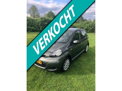 Toyota Aygo 1.0-12V Aspiration Green NAP/AIRCO/2E