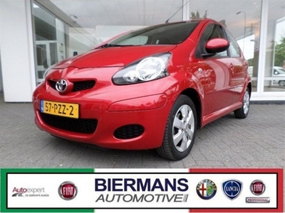 Toyota Aygo 1.0-12V Aspiration Red Navigator (bj 2011)