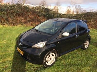 Toyota Aygo 1.0-12V + NAP, Airco, 5 deurs! Nwe APK. SPORT