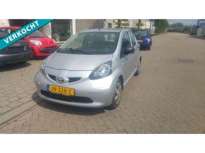 Toyota Aygo 1.0-12V / ZEER NETTE AUTO / CV / AIRCO /