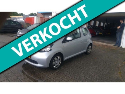 Toyota Aygo 1.0-12V ZEER NETTE AUTO / CV / AIRCO / ELEKTR