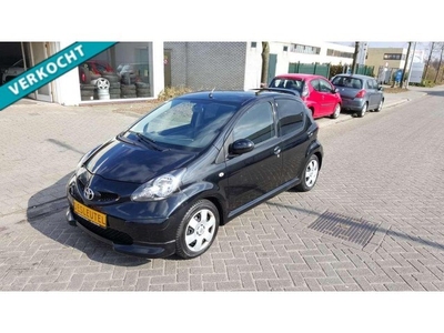 Toyota Aygo 1.0-12V ZEER NETTE AUTO / SPORT / AIRCO / CV /